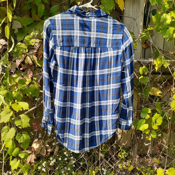 American Eagle Boyfriend Fit Blue Flannel Plaid Shirt Small EUC - Picture 3 of 6